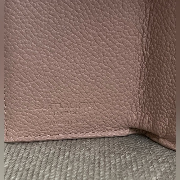 ⭐️COA⭐️SAiNT LAURENT “DISTRESSED” LiL PiNK TRiFOLD WALLET💕💥FULL iNCLUSiON💥💕 - Picture 9 of 12